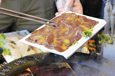 热气 筷子 盘子 辣椒 肉