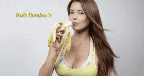 美女 吃香蕉 性感 撩头发