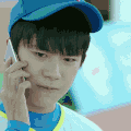 易烊千玺 帅气 难过 打电话