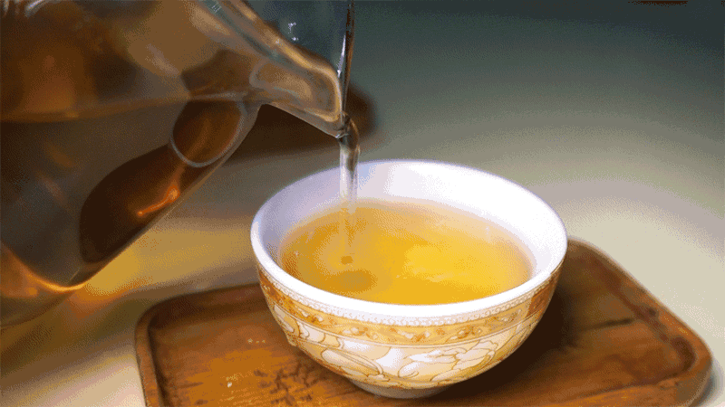 瓷碗 茶水 水流 透明茶壶