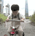 超人回来了 骑车 可爱 开心