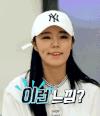 长发美女 戴帽子 酒窝 唱歌