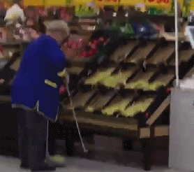 超市 打扫 老人 食物