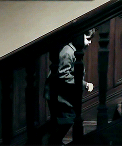 男孩 上楼梯 复式 快乐