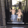 搞笑 萌娃 害怕 逃跑