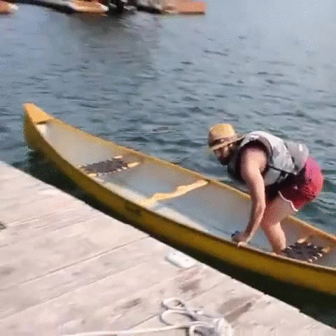 皮划艇 独木舟 跑 撞海里