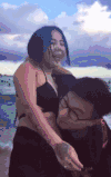美女 公主抱 海边 身材丰满