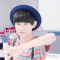 王源 可爱 tfboys 魔法 搞怪 背带裤 明星爱豆