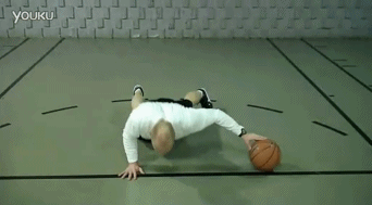 篮球 男生 手表 俯卧撑