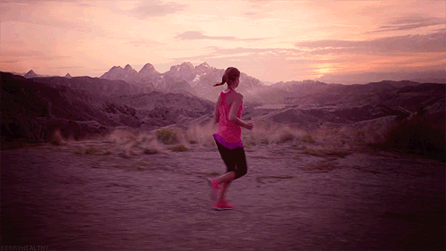 健康 粉红色 黑发 漂亮的 美丽的 山 跑 女孩 幸福 健身 女人 金发女郎 跑 摄影 风景 动机 运动 健康的 小山 锻炼 健康的饮食 健康生活 适应 健身的博客 跑步者 爱粉红色