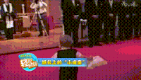 小孩 奔跑 室内 扔给你们算了
