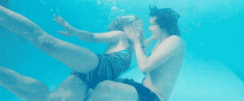 电影 爱 女孩 海滩 可爱的 吻 夏天 男孩和女孩 水下接吻