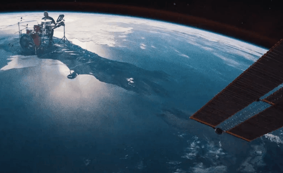 Coldplay MV UpUp 创意 卫星 地球 架子鼓