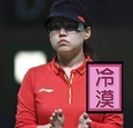运动员 带帽子 鼓掌 冷漠