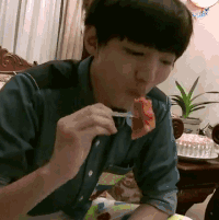 王俊凯 tfboys 吃西瓜 生日快乐