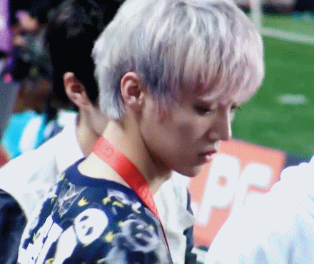 鹿晗 luhan 委屈 你了 抱抱 可憐