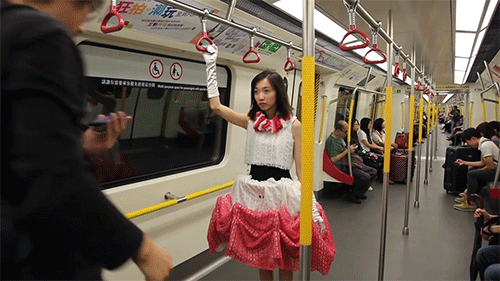 设计 艺术 奇怪的 时尚 日本 女人 运输 服装 火车 赫芬顿邮报 个人空间 公共交通 地铁