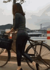 美女 自行车 回头 骑车