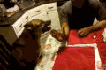 狗狗 握手 男子 掰腕子