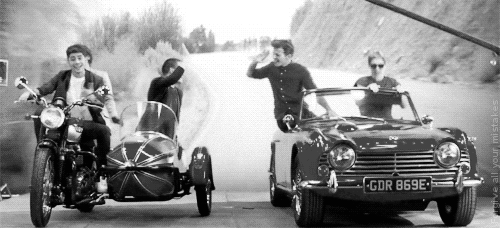 哈里·斯泰尔斯 1D 汽车 驱动 音乐视频 一个方向 鼓掌 利亚姆·佩恩 赞恩·马里克 尼尔霍兰 路易斯汤姆林森 摩托车