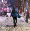 雪地 帽子 滑倒 灯光