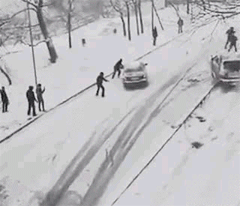 雪地 交通事故 危险 安全出行 滑动