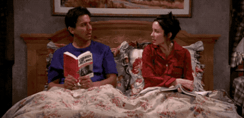 夫妻 床头 不看书 玩手机