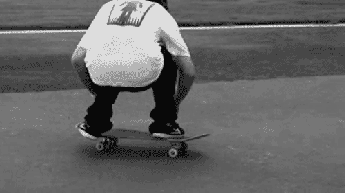 高手 牛人 滑板 SK8 戏法 炫酷 黑色和白色 男孩 滑冰