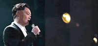 陈奕迅 深情 唱歌 西装