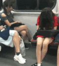坐车 美女 睡觉 摔倒