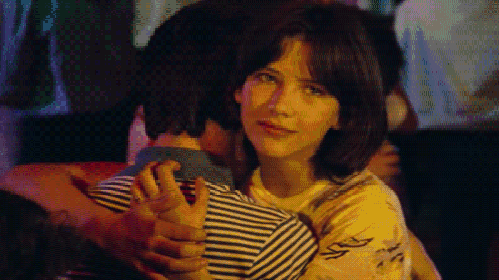 擁抱 眨眼 快樂 幸福