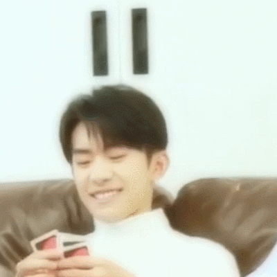 易烊千玺 帅哥 TFBOYS