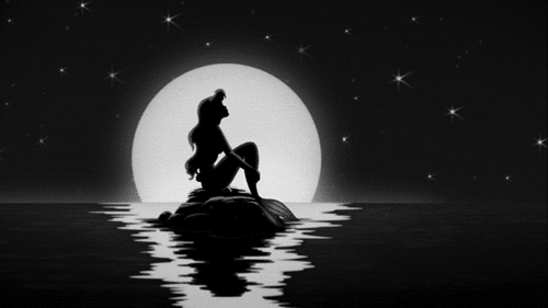 海洋 夜晚 漫画与漫画；漫画 爱 月亮 迪士尼 黑色和白色 海 美人鱼 阿里尔 沃尔特-迪士尼 小美人鱼