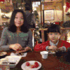 母女 吃东西 同步 亲亲