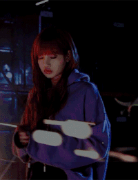 美女 长发 红嘴唇 夜晚