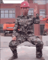 安全帽 挖掘机 后退 迷彩装