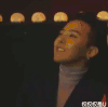 帅哥  抬头  看  开心  笑