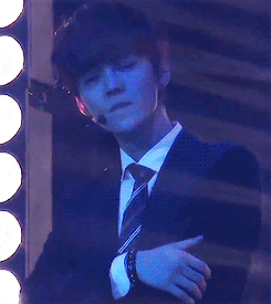 鹿晗 傲娇 歪头 男神