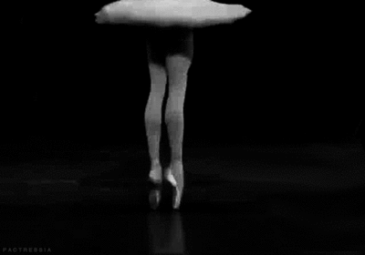 芭蕾舞 短裙 旋转 黑白