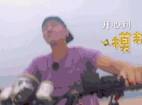 陈小春 摩托车 海边 沙滩