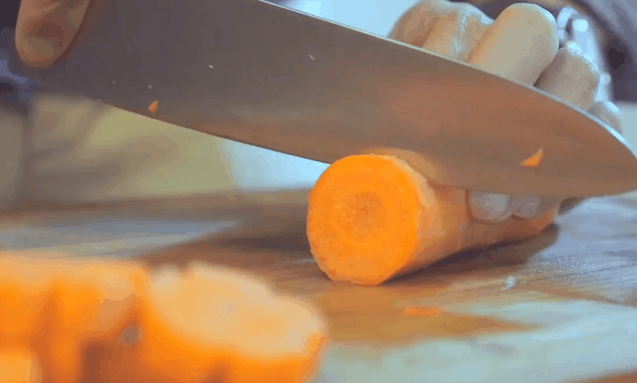 关东煮 刀 切 料理制作 美食 红萝卜