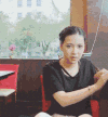 美女 椅子 摔倒 服务员