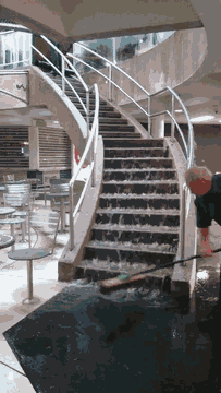 水流 打扫 楼梯