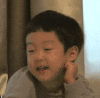 萌娃 托腮 开心 笑容