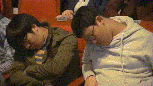 电影院 无聊 观众 睡觉