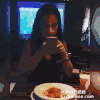 美女 吃饭 拍照 恶作剧 搅和