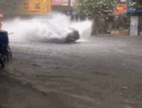 下雨天 水花 开车 安全