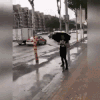下雨 打伞 溅一身水 无话可说