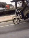 三轮车 面包车 厉害 道路