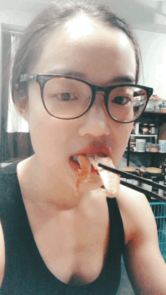 吃东西 筷子 人 眼镜